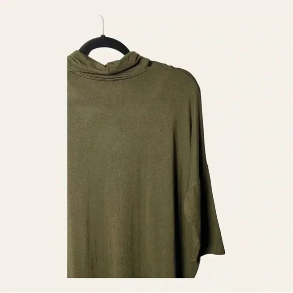 0232.‎ EXPRESS SHORT SLEEVE TOP SIZE LARGE ARMY GREEN IN COLOR UNIQUE NECKLINE - Picture 6 of 9